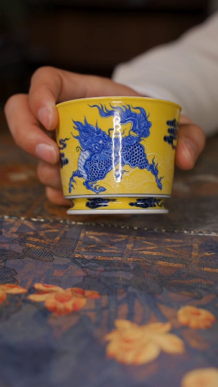 【闪购商品】杯水造青花黄釉麒麟大直口杯（白）