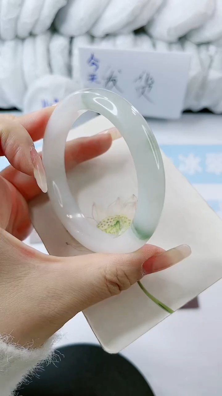 【闪购商品】石英质玉手镯合金多样性发货V97