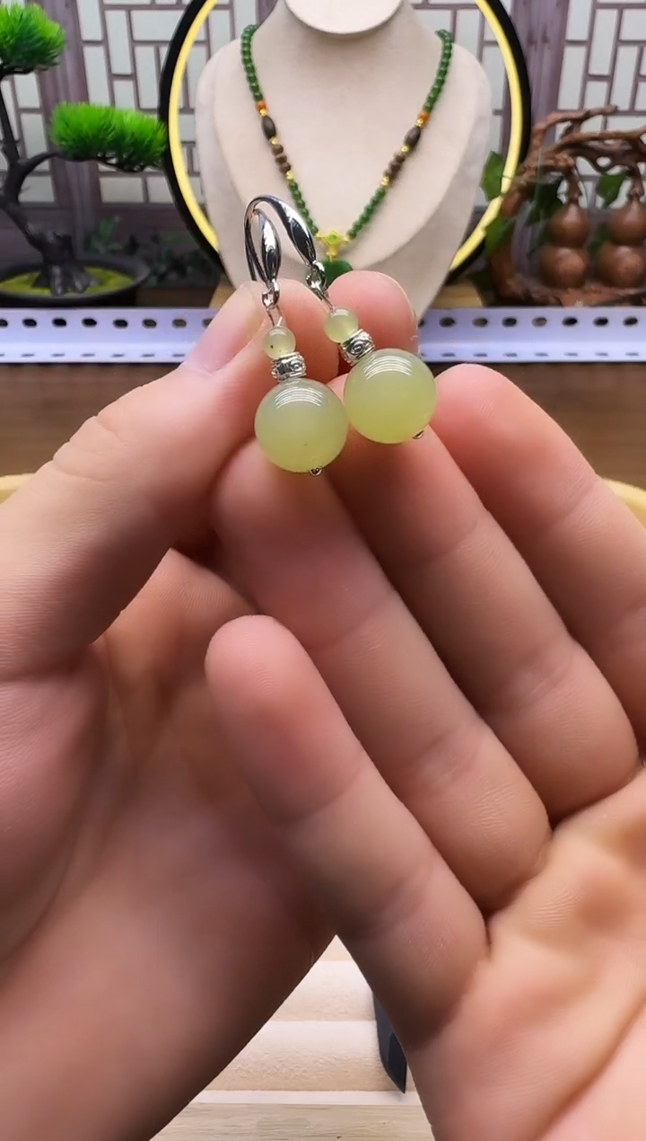 银S925镶嵌和田玉耳饰E250       