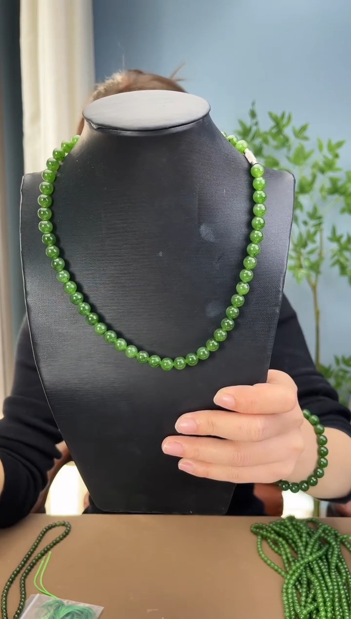 项链未镶嵌和田玉（碧玉）碧玉8mm阳绿妈妈链 有黑点