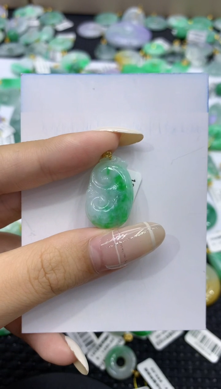 颈饰18K金镶嵌翡翠天然缅甸翡翠A货
