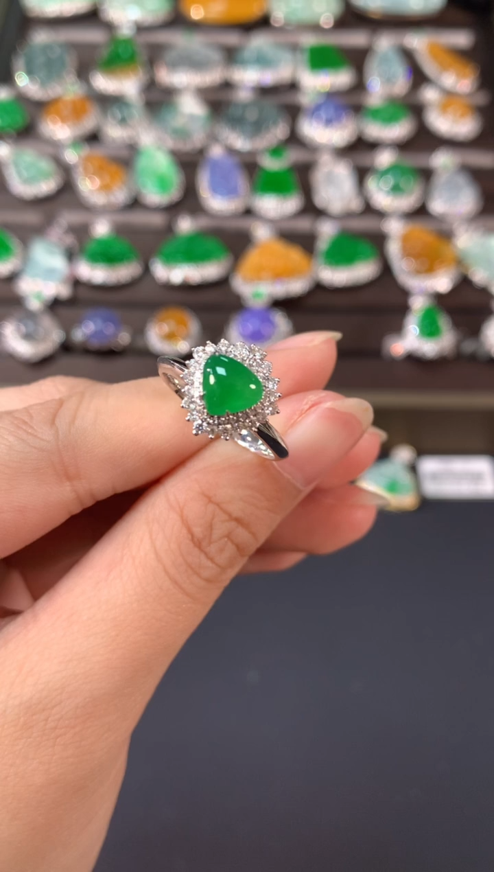 【闪购商品】翡翠戒指18K金镶嵌B682|9800