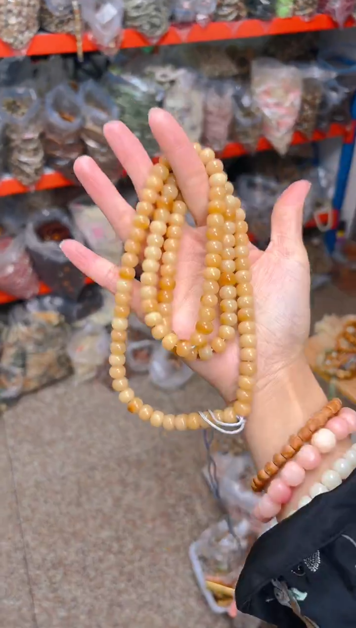 吊坠菩提根/象牙果黄色小卡桶珠项链一条