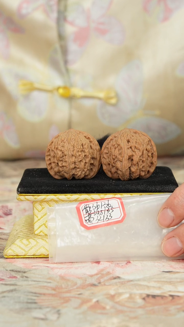 【闪购商品】文玩核桃把件密纹狮子头