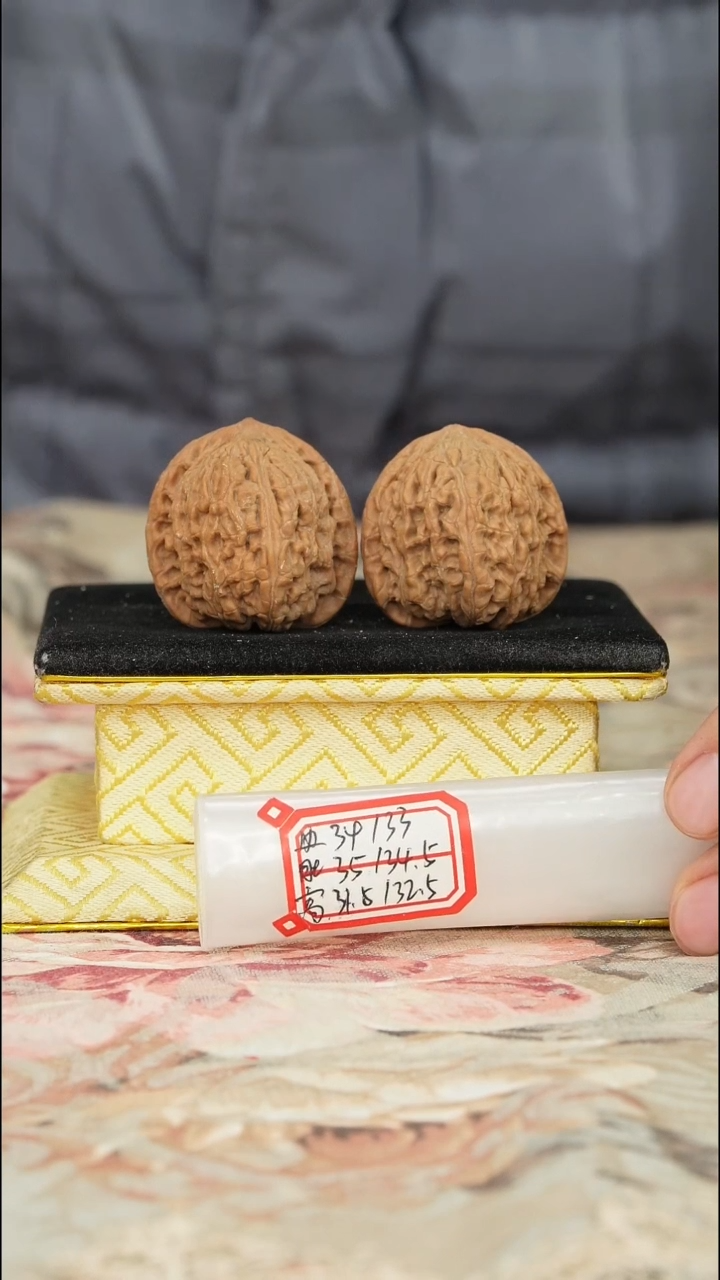 【闪购商品】文玩核桃把件密纹