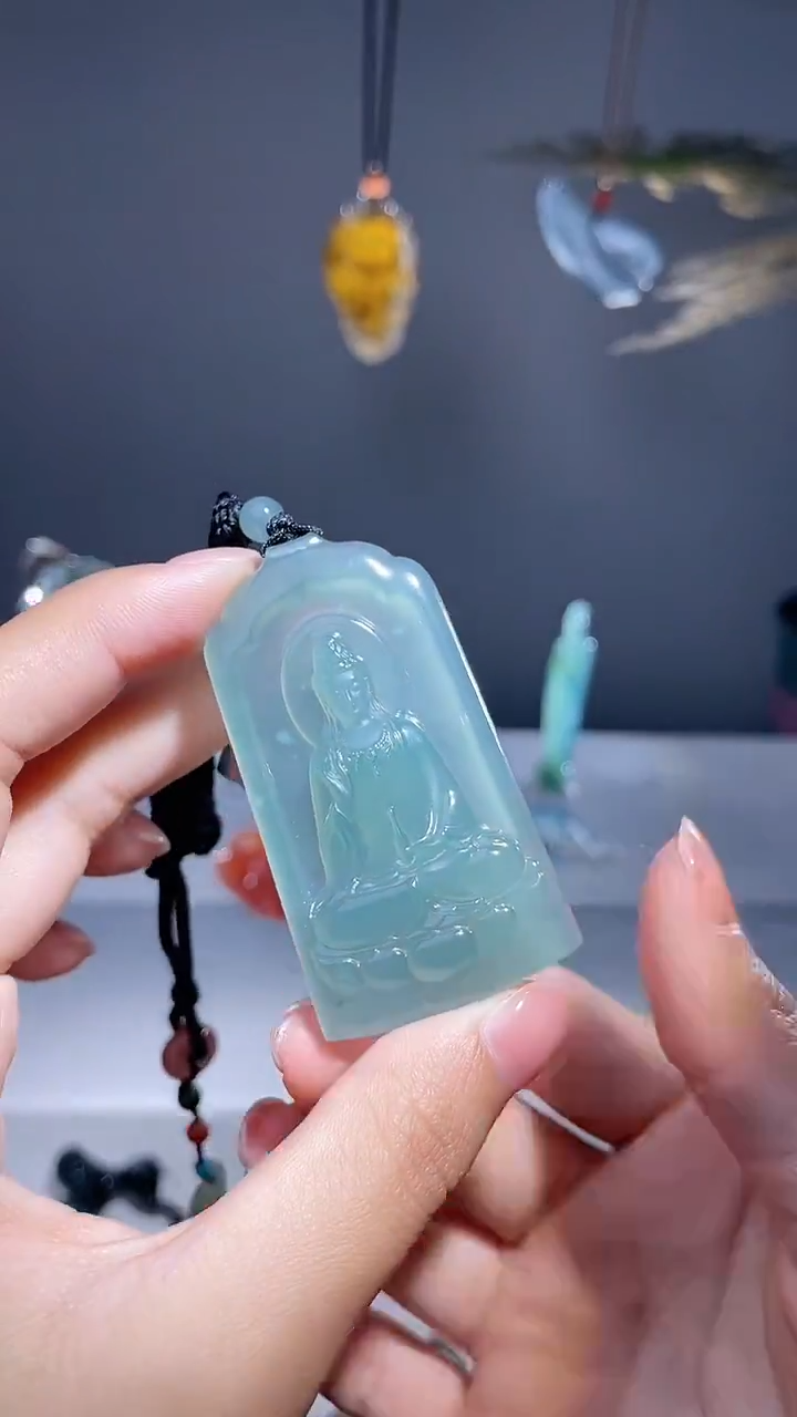 颈饰未镶嵌翡翠观音
