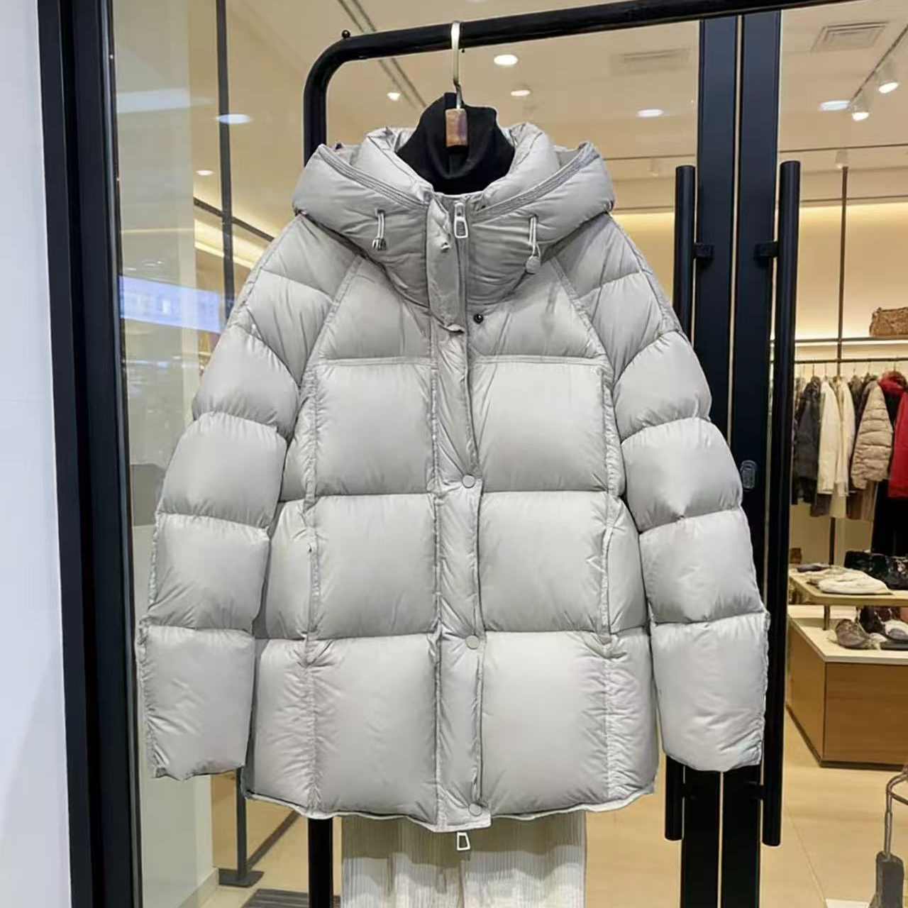 云朵泡芙中长款羽绒服女2025新款泡芙中款廓形连帽外套