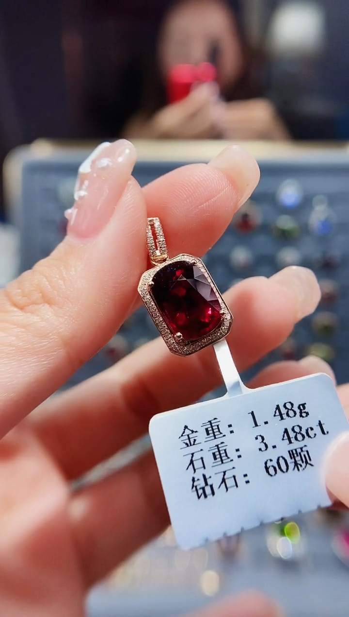 【闪购商品】18K金镶嵌颈饰碧玺3.48.