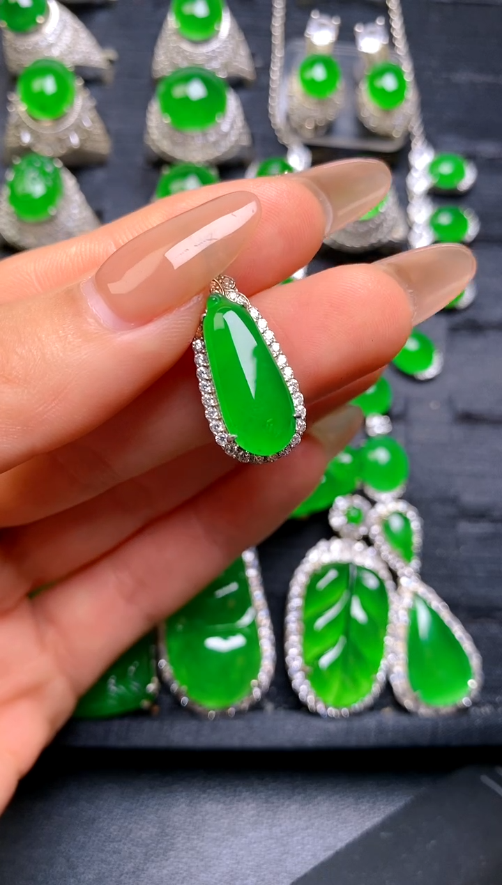 【闪购商品】翡翠吊坠(赠链)银S925镶嵌福瓜吊坠