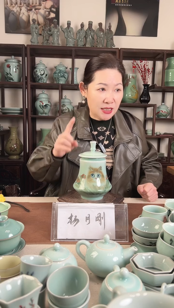 釉中彩 猫画 小蛮腰盖罐