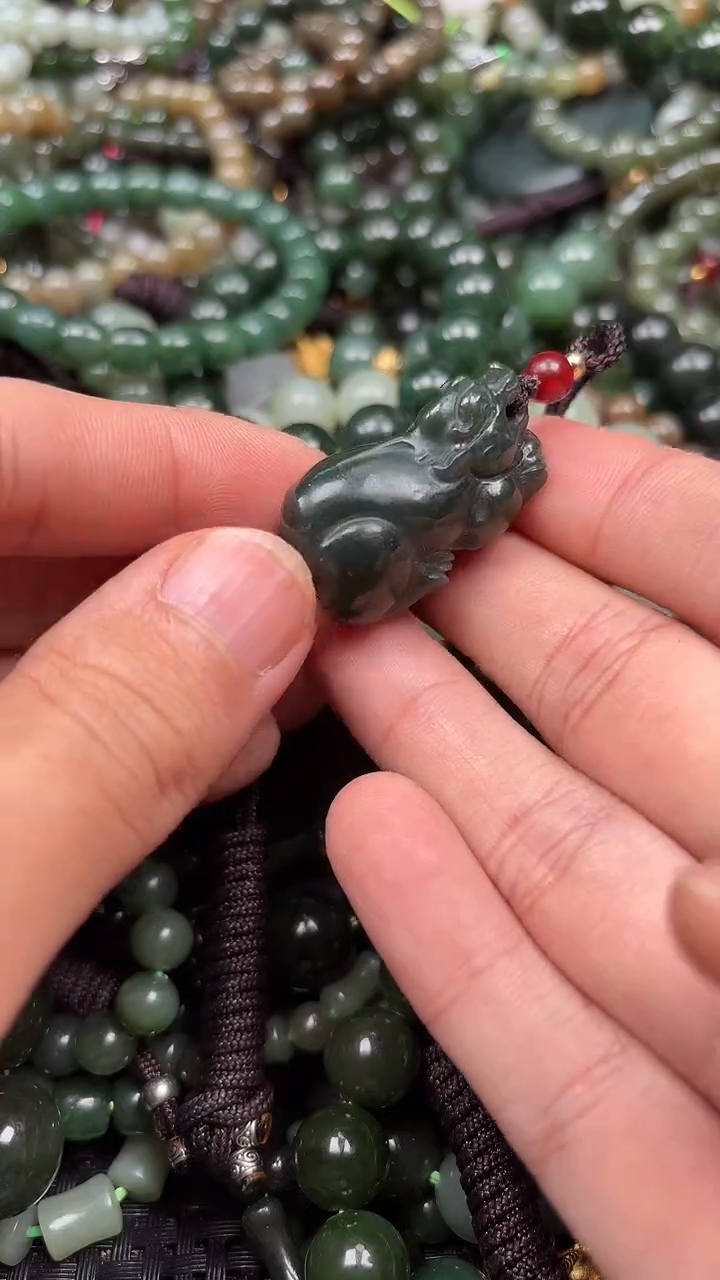 颈饰未镶嵌和田玉1