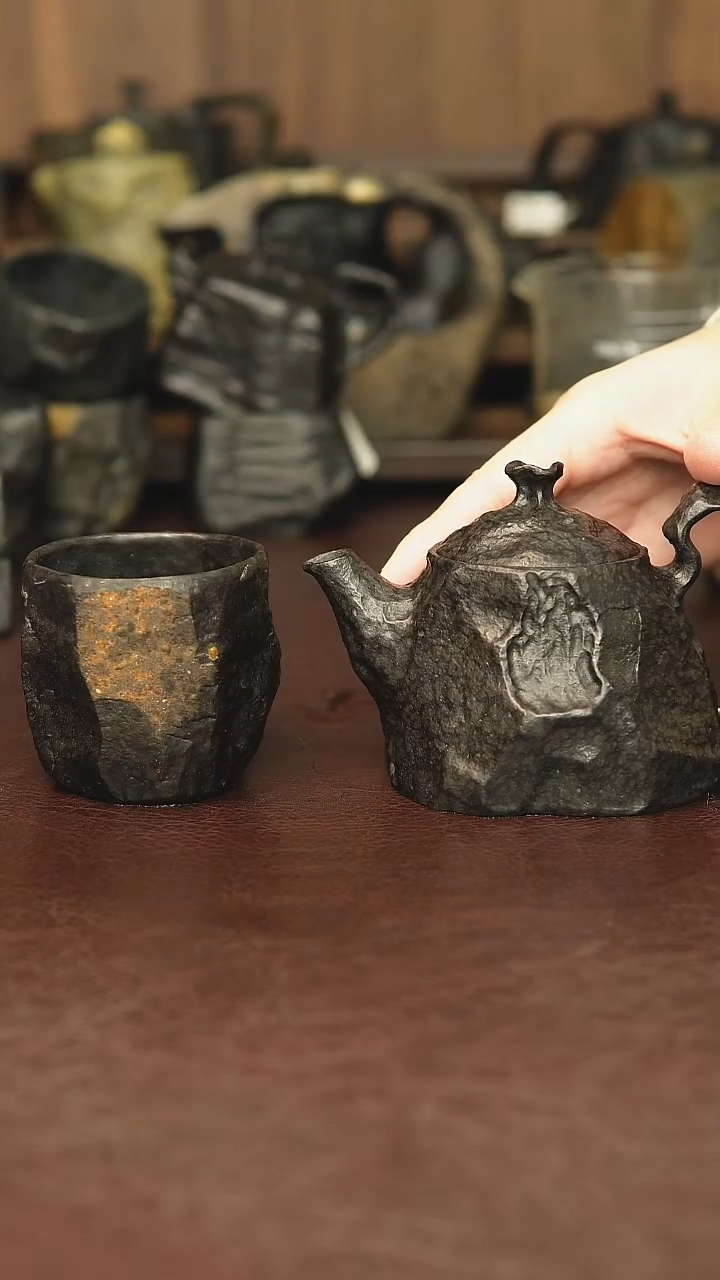 冰碛岩手凿壶加手凿杯