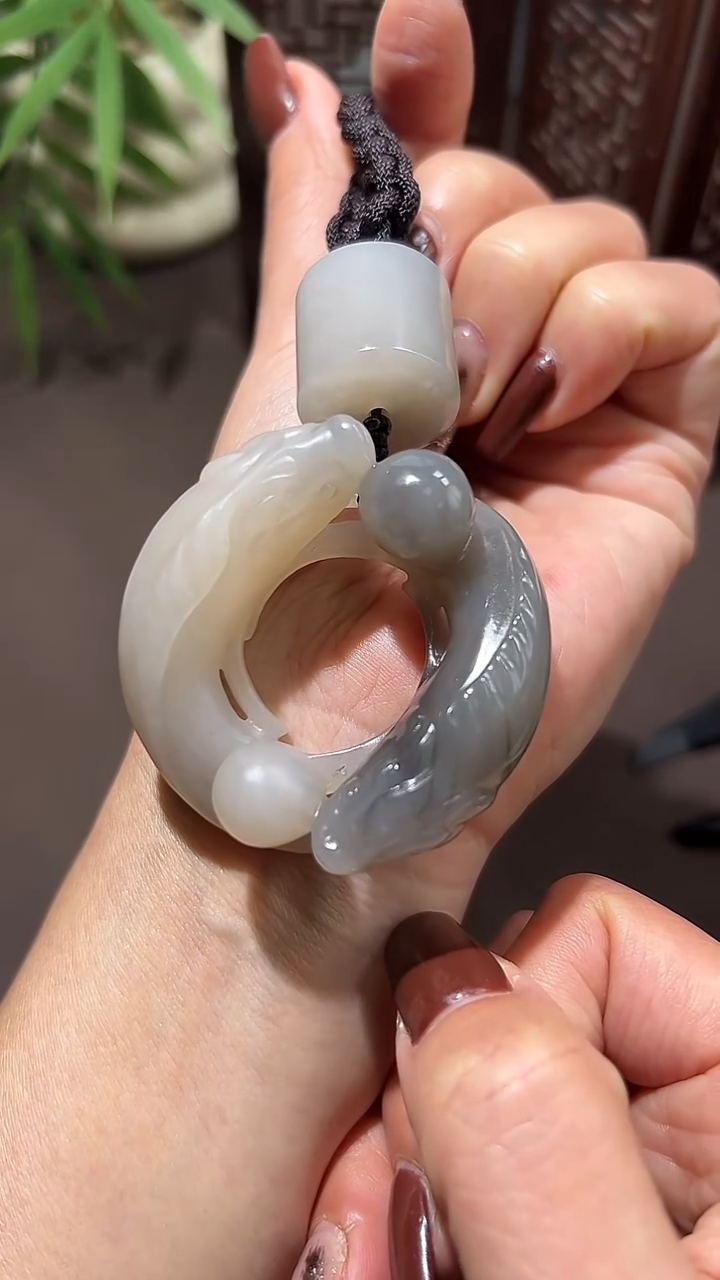 未镶嵌和田玉把件和田玉年年有鱼手把件02