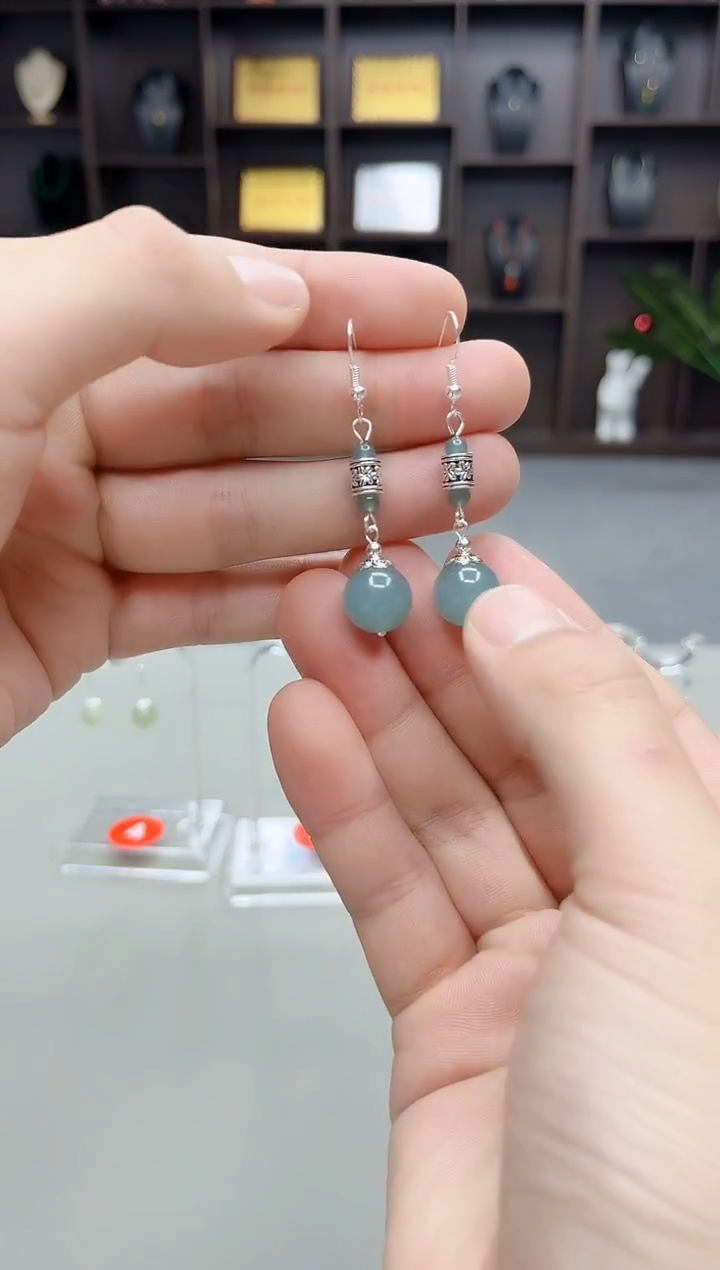 未镶嵌石英质玉（天山翠）耳钉420000