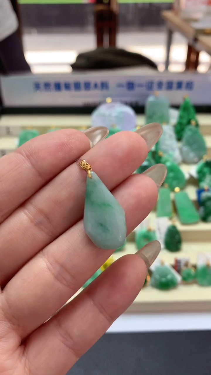 【闪购商品】翡翠吊坠(不含链)18K金镶嵌挂件