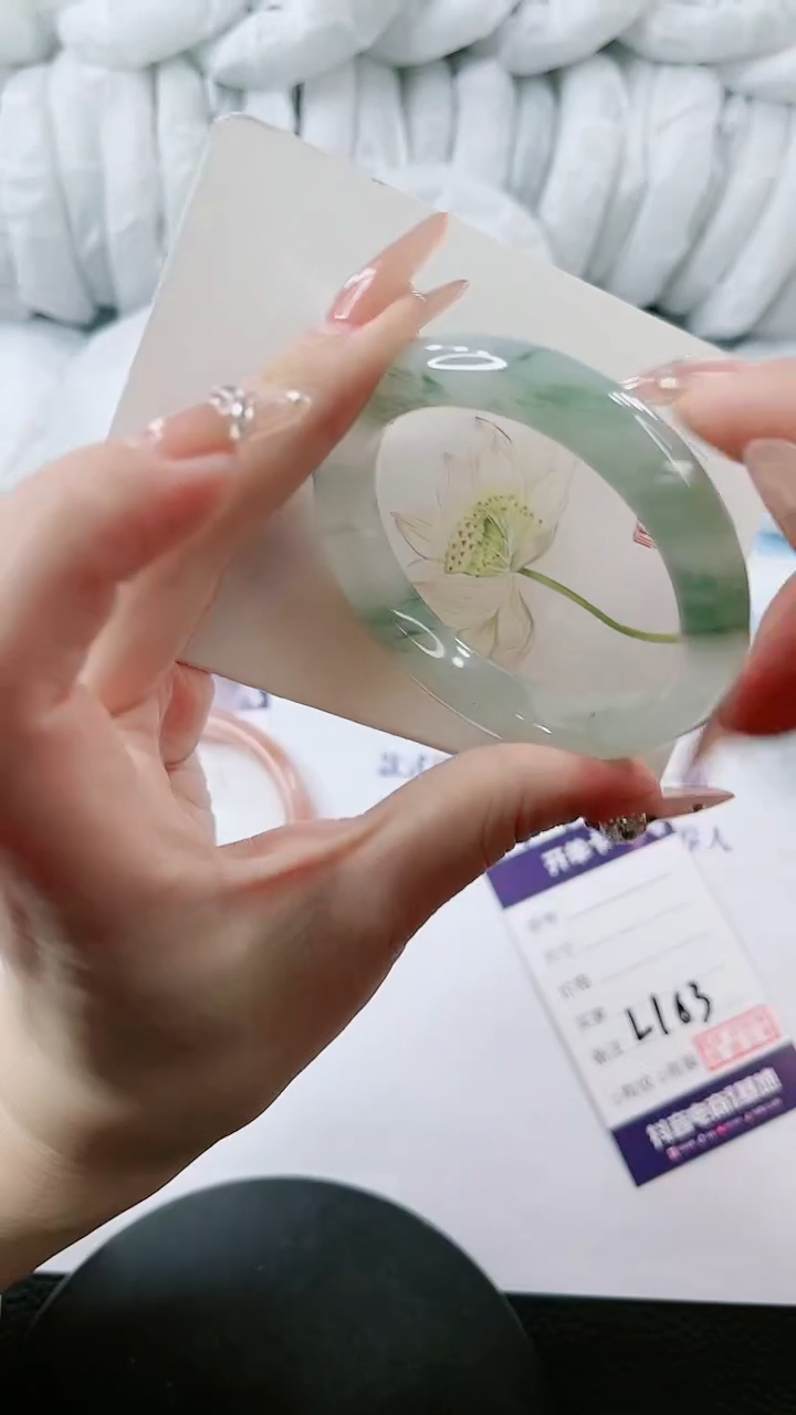 【闪购商品】石英质玉手镯未镶嵌多样性发货L163