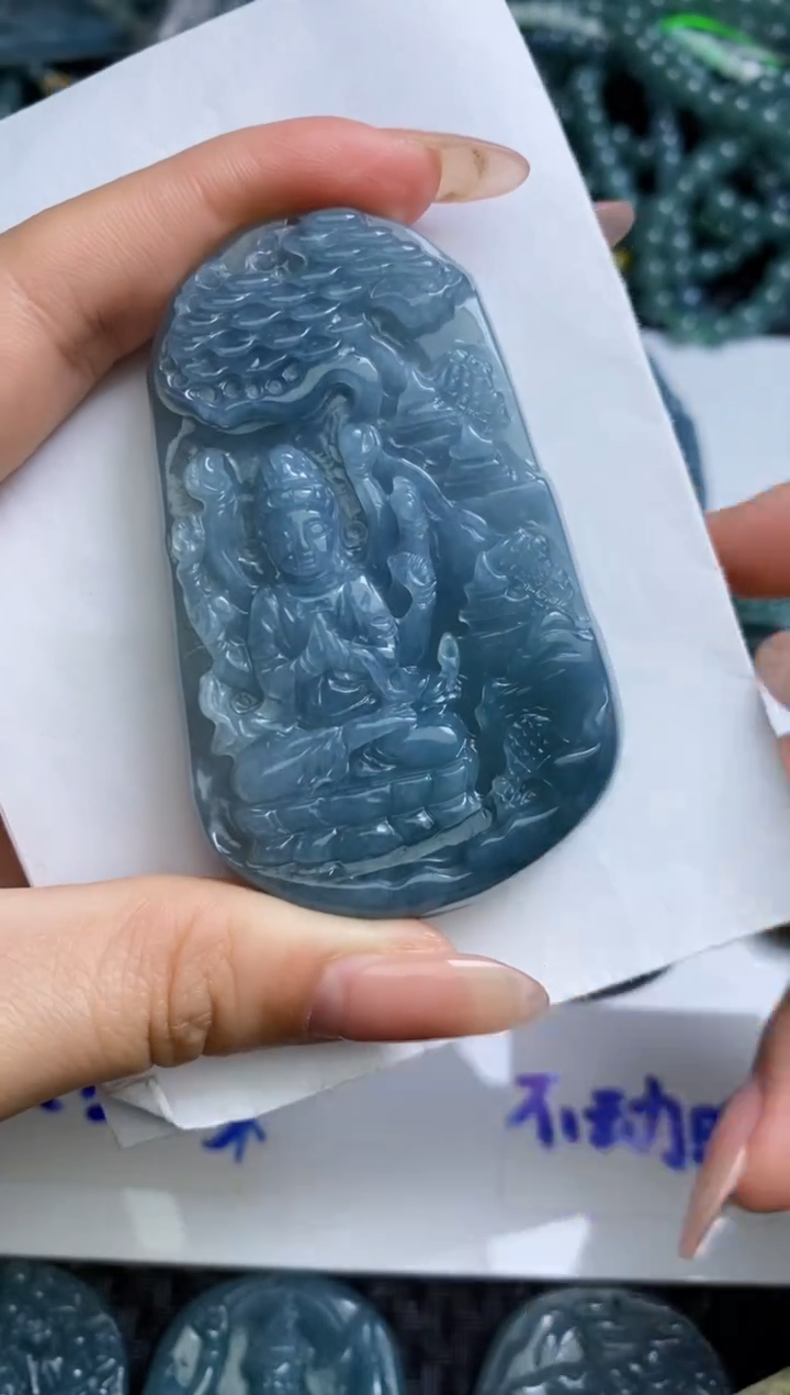 【闪购商品】翡翠颈饰未镶嵌         