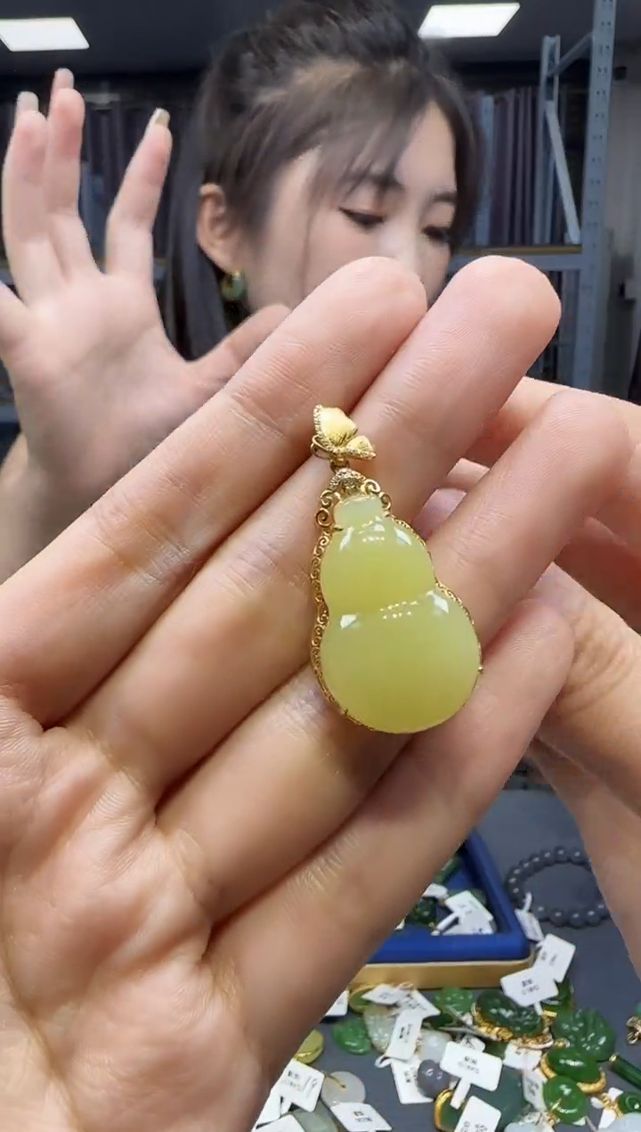 和田玉18K金镶嵌挂件1