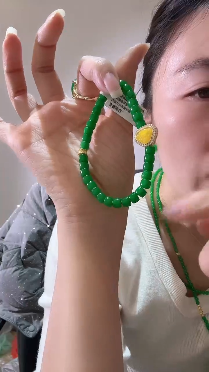 颈饰未镶嵌翡翠佛串