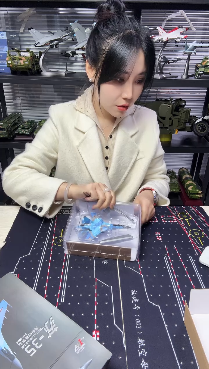 1/144合金苏35放飞机模型