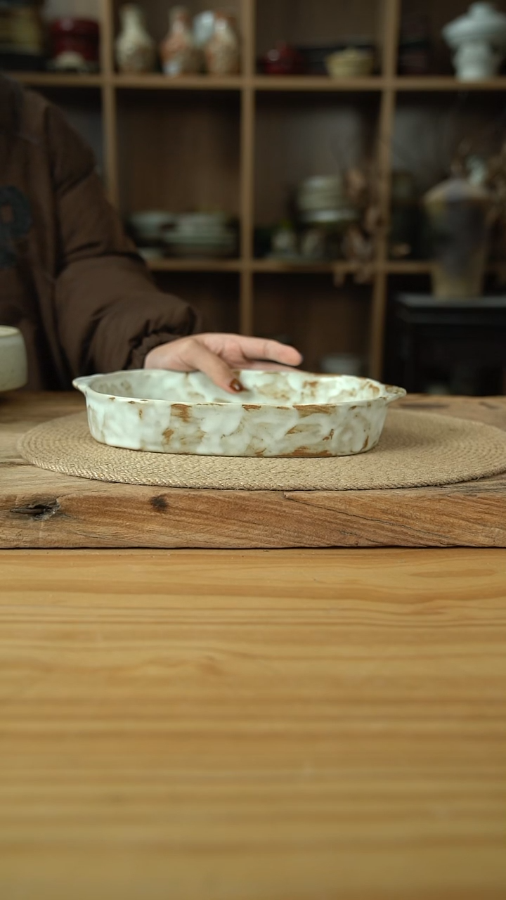 粉影系列的10英寸双耳椭圆鱼盘1个