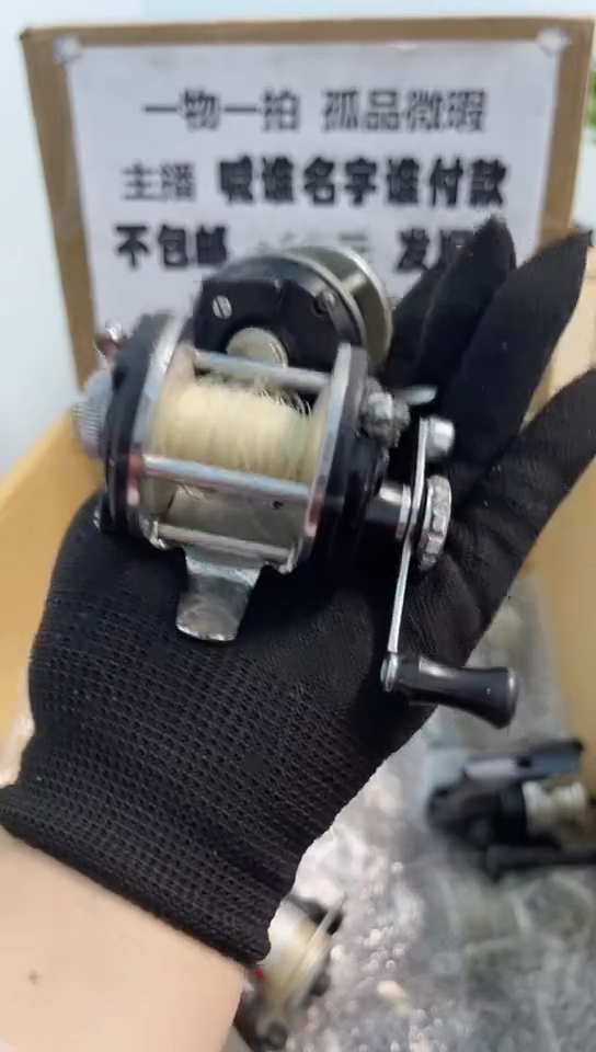 B****。钓鱼轮，微瑕孤品，成色，型号直播间讲解为准，看好再下单。