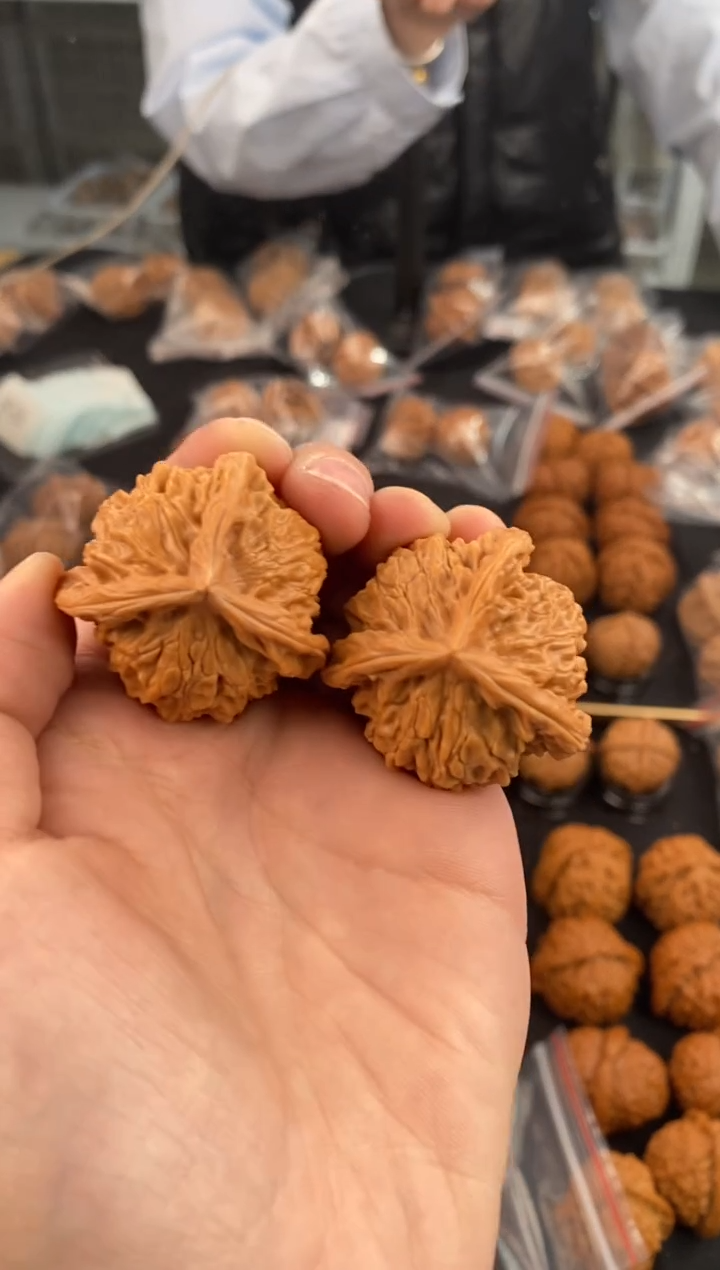 【闪购商品】文玩核桃把件盘山奔35-x578