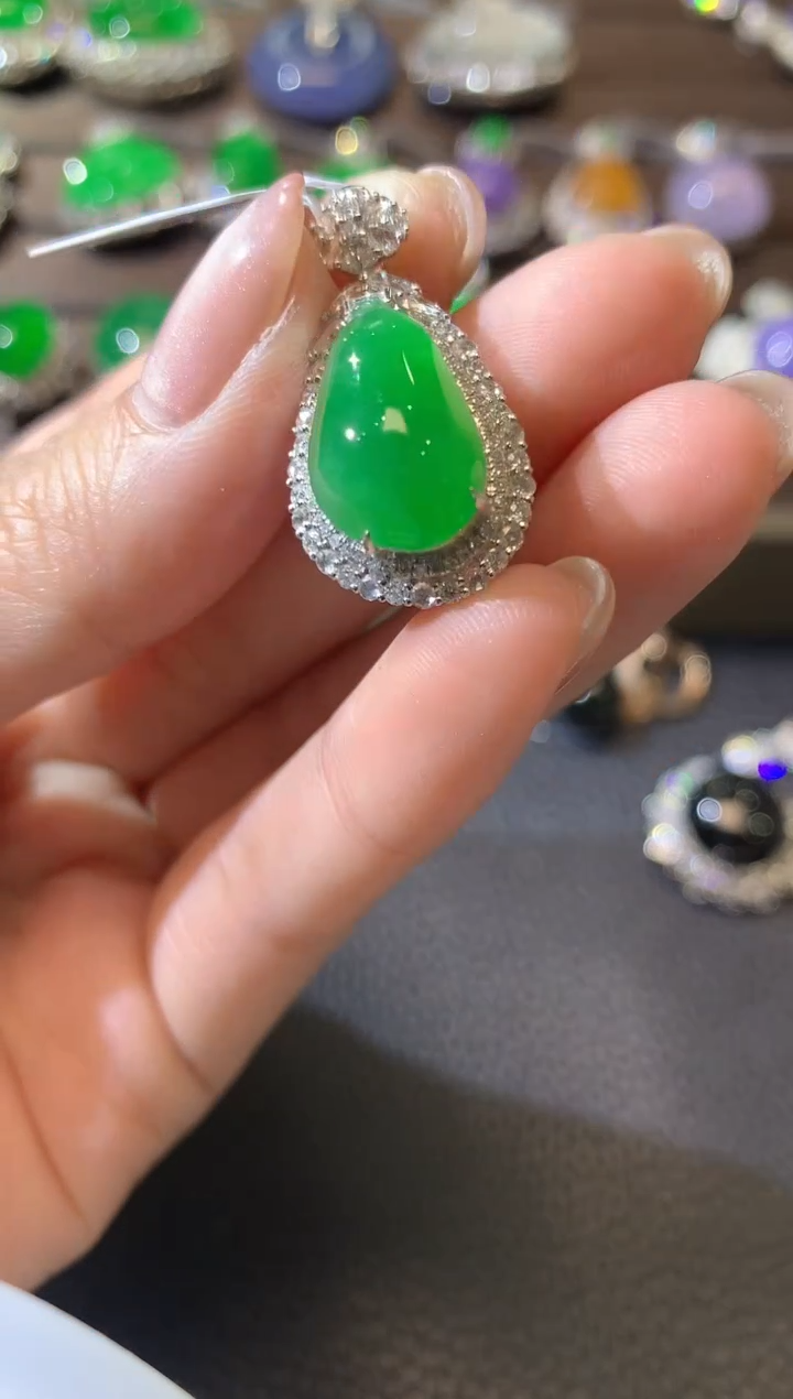 【闪购商品】翡翠吊坠(不含链)18K金镶嵌D51