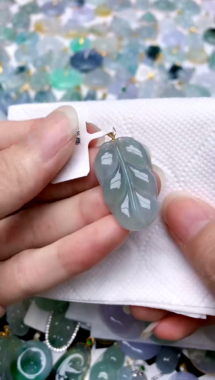 颈饰18K金镶嵌翡翠天然A货翡翠