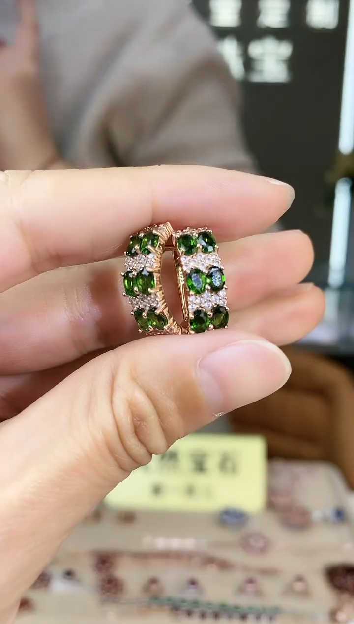 【闪购商品】透辉石耳饰银S925镶嵌耳饰