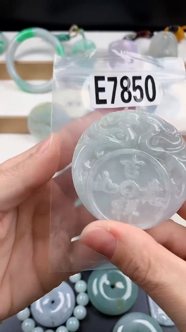 颈饰未镶嵌翡翠天然翡翠吊坠挂件