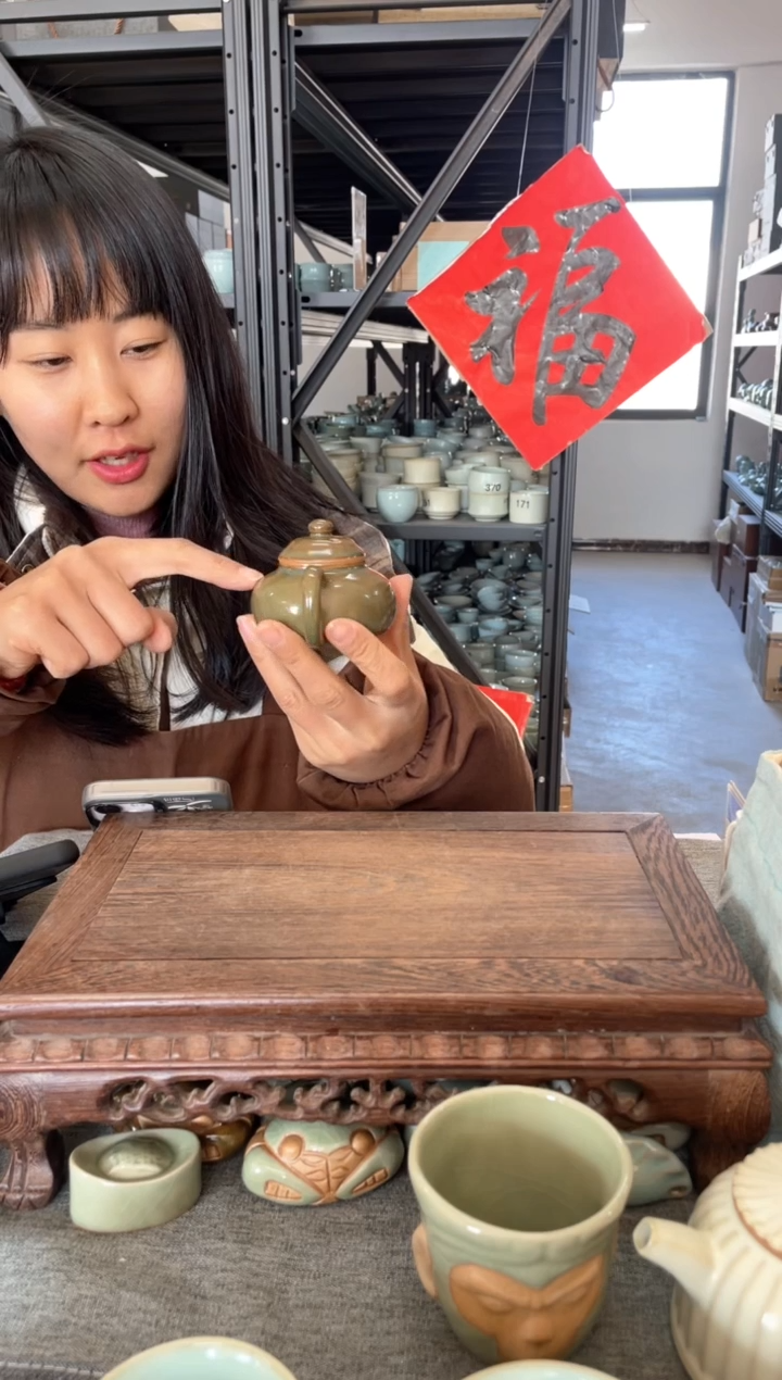 【闪购商品】瓷片青绿釉小小容天壶。。。