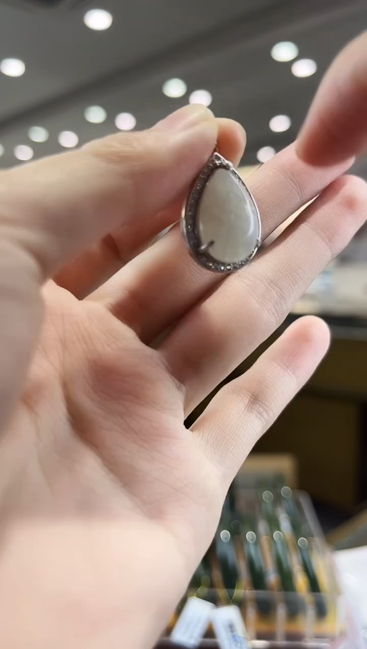 【闪购商品】翡翠吊坠(不含链)银S925镶嵌水滴 多样性发其一