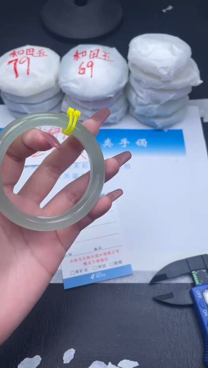【闪购商品】石英质玉手镯未镶嵌130-59.8
