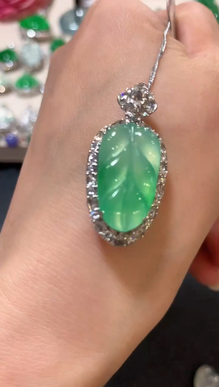 吊坠(不含链)18K金镶嵌翡翠z194  