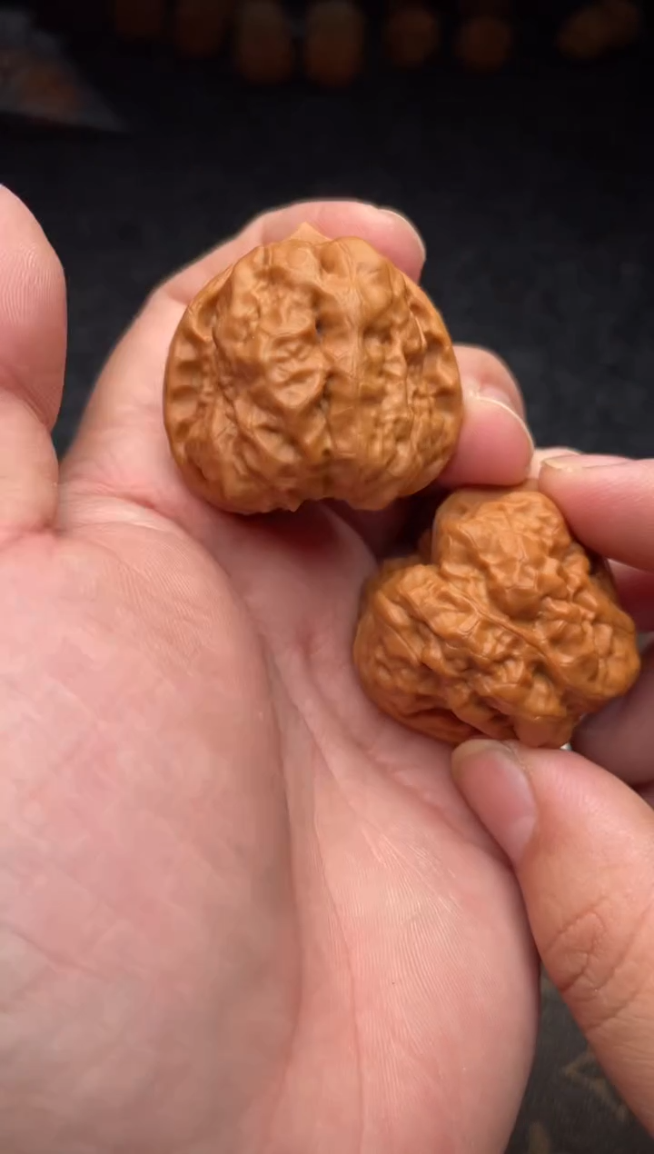 把件文玩核桃 B  246号   39尺蛤蟆头