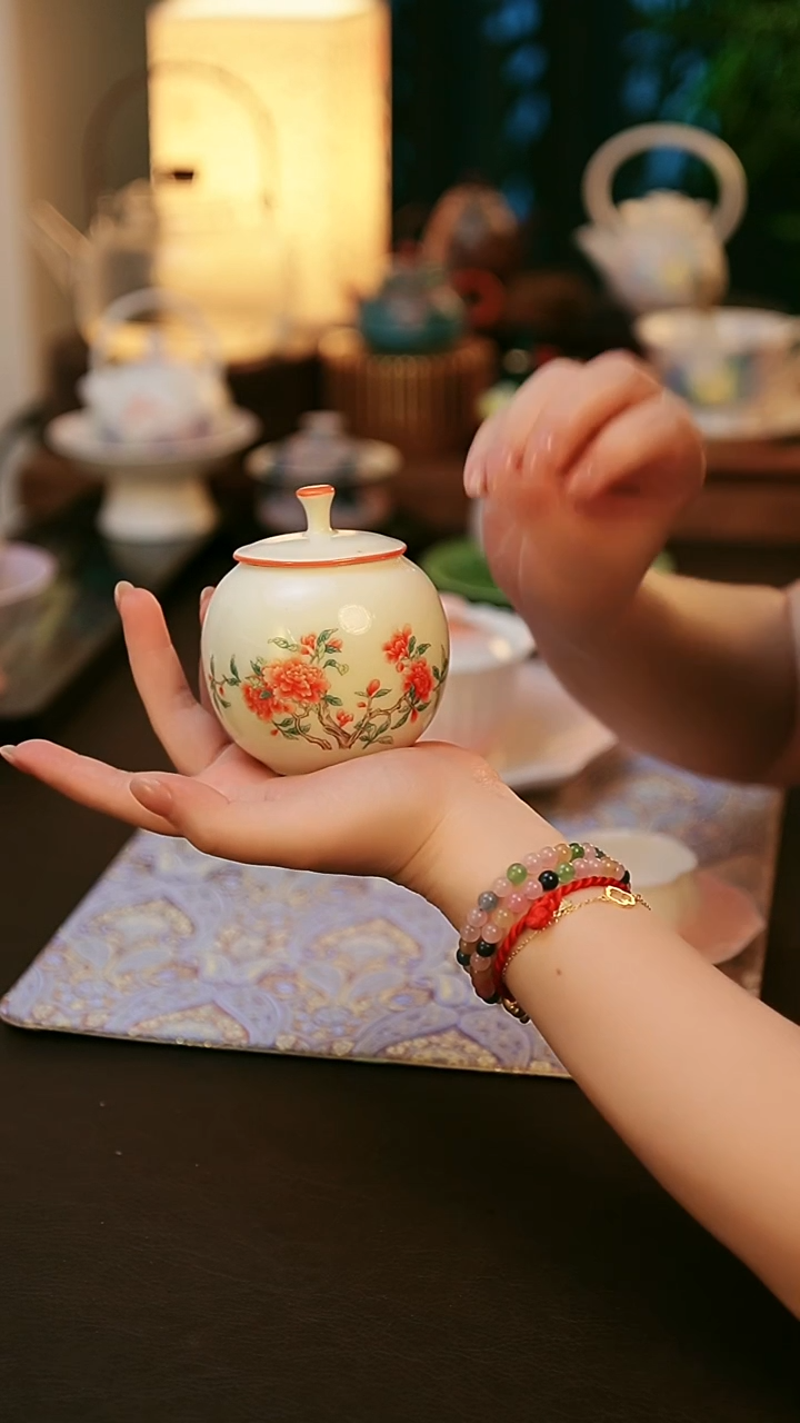 陶瓷茶具牡丹茶叶罐