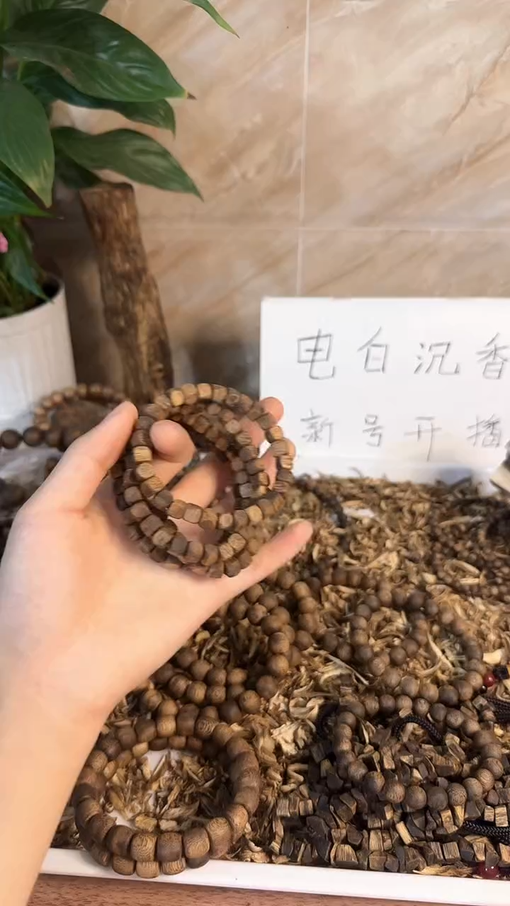 沉香碎屑沉香种植绿奇楠方糖
