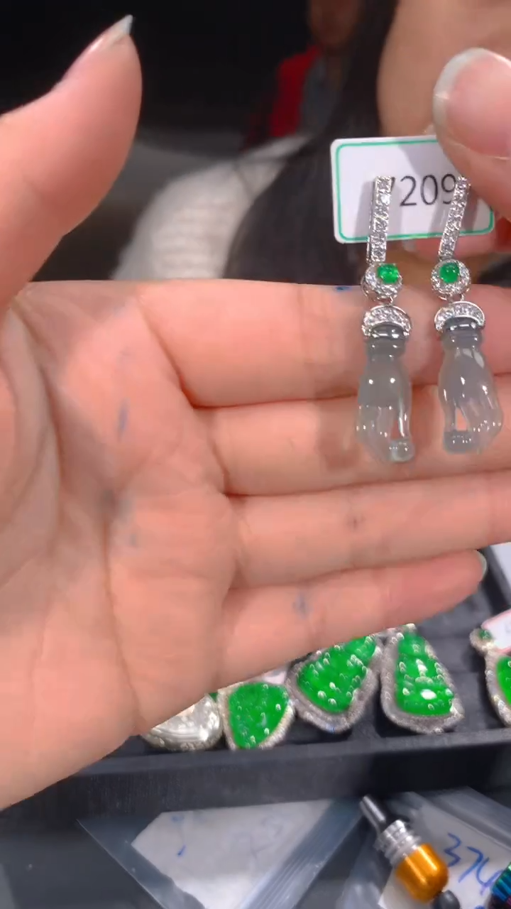 【闪购商品】定制翡翠未镶嵌72定制翡翠，多样性发货（发其一）