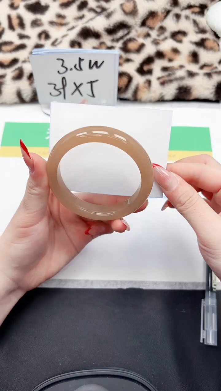 【闪购商品】石英质玉手镯未镶嵌280-59.8