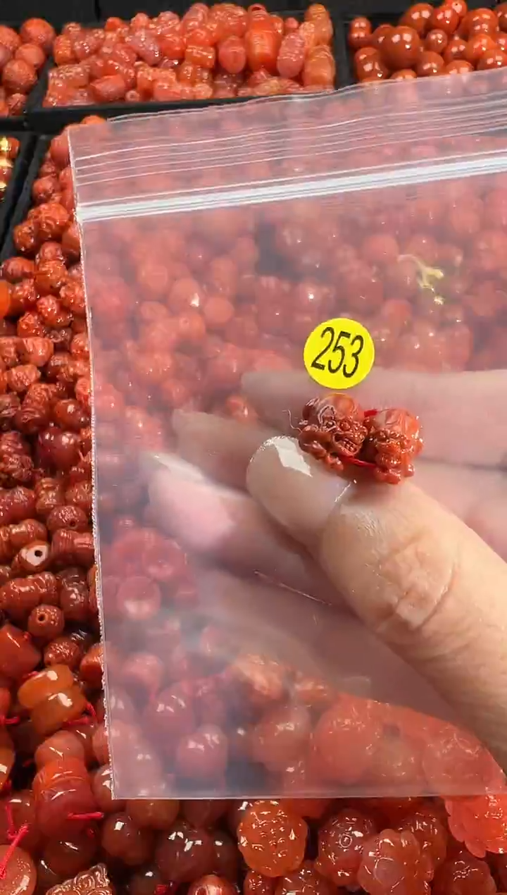 颈饰未镶嵌南红玛瑙1