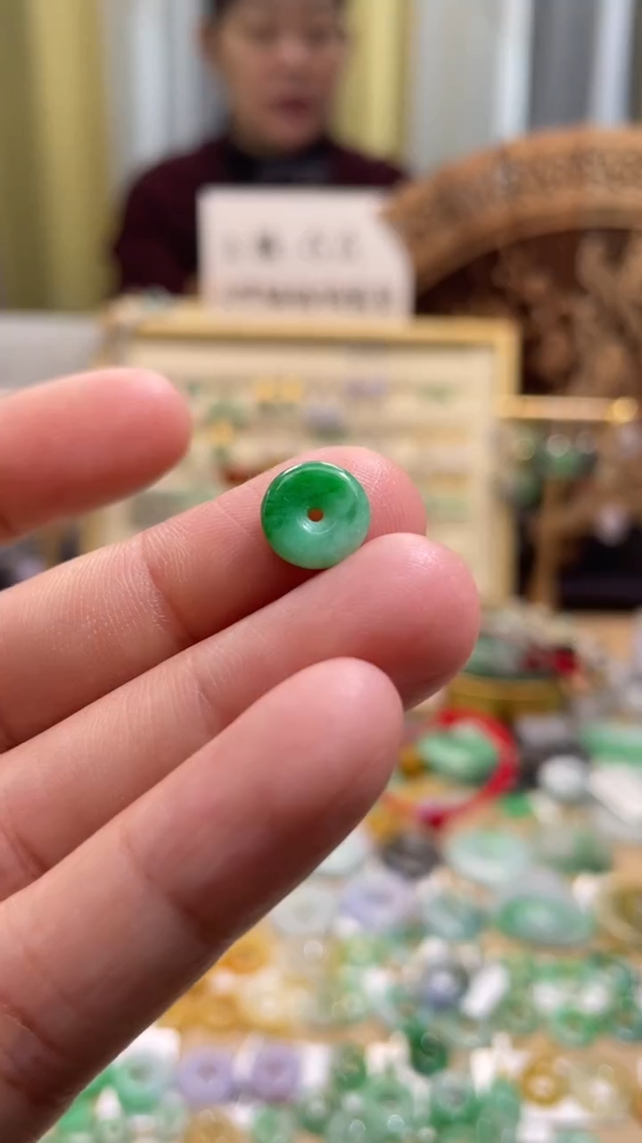 颈饰未镶嵌翡翠平安扣