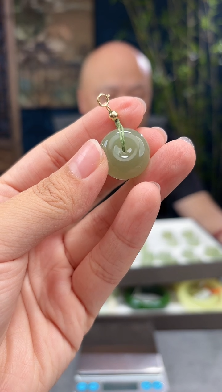 和田玉18K金镶嵌颈饰高冰猫眼平安扣