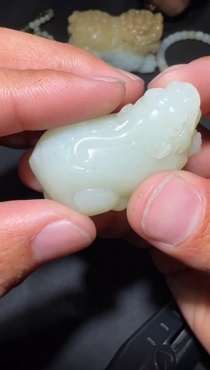 未镶嵌和田玉（糖玉）挂件和田玉