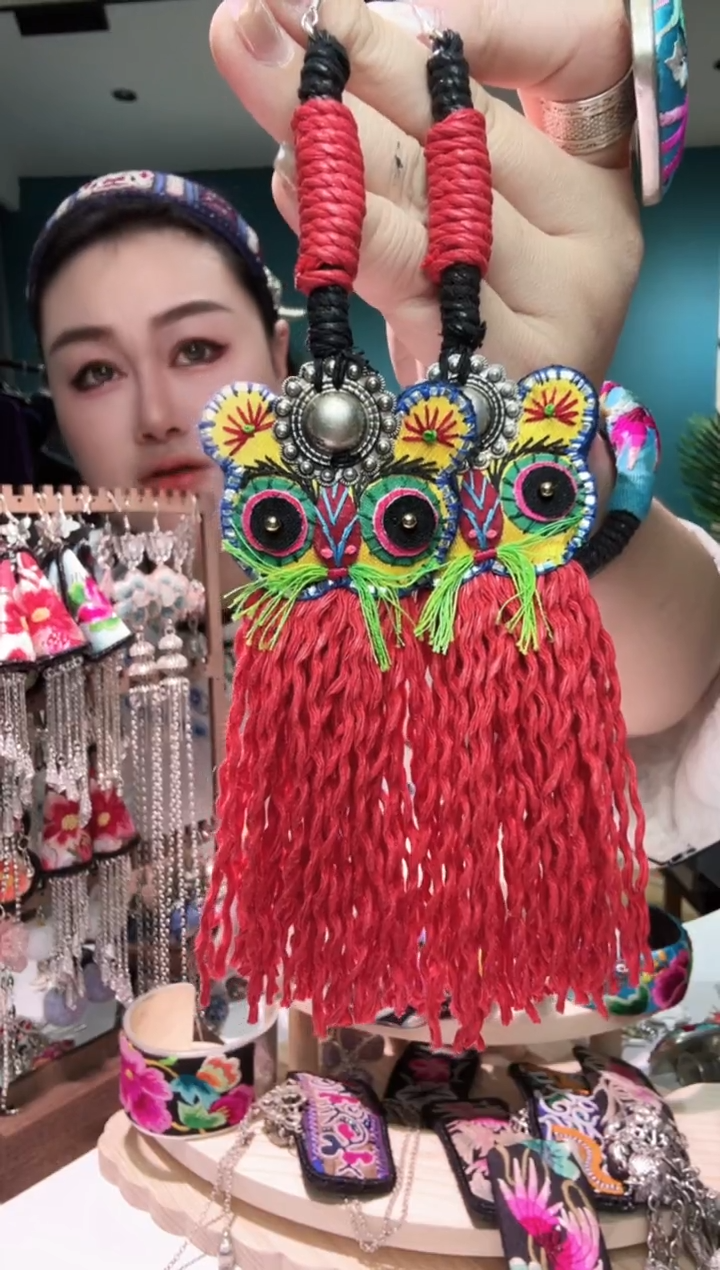 刺绣纯手工苗绣非遗耳环