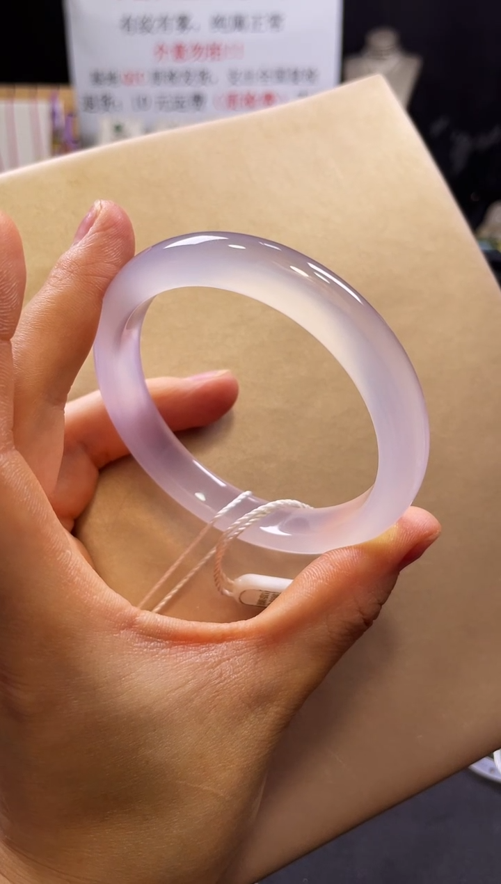 【闪购商品】玛瑙/玉髓手镯未镶嵌不同角度不同光线色不同