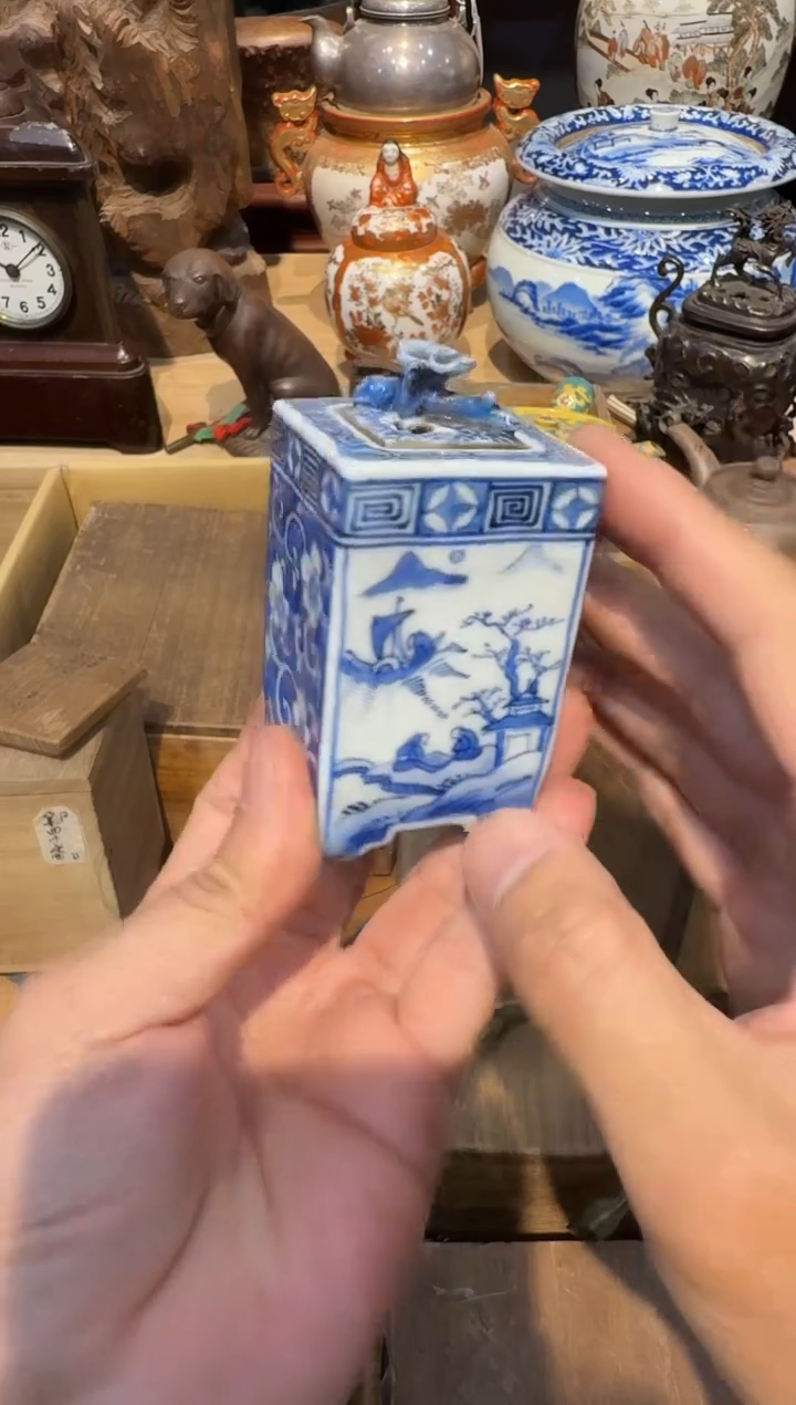 四方青花香炉一个