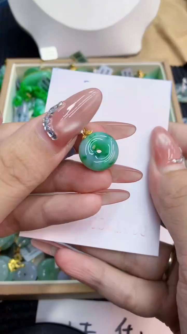 翡翠18K金镶嵌吊坠(不含链)1