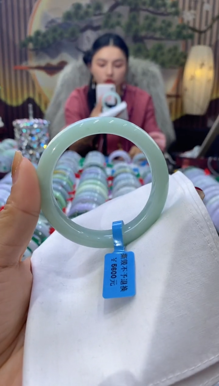 【闪购商品】翡翠手镯未镶嵌多人02138