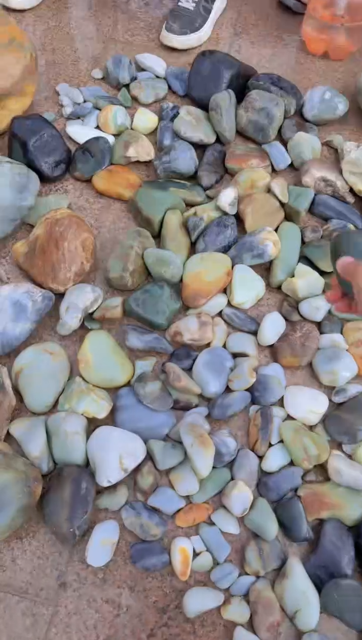 和田玉（糖玉）未镶嵌挂件和田玉